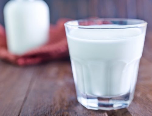 Leite, mesmo em quantidades pequenas, poderá aumentar o risco de cancro da mama. Por outro lado, substituir leite por bebida de soja poderá diminuir o risco.